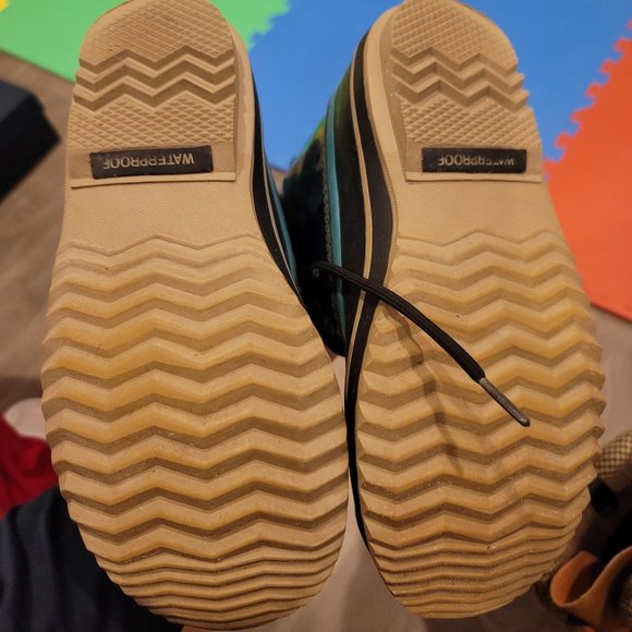 Sorel Winter Boots - Picture 3 of 4